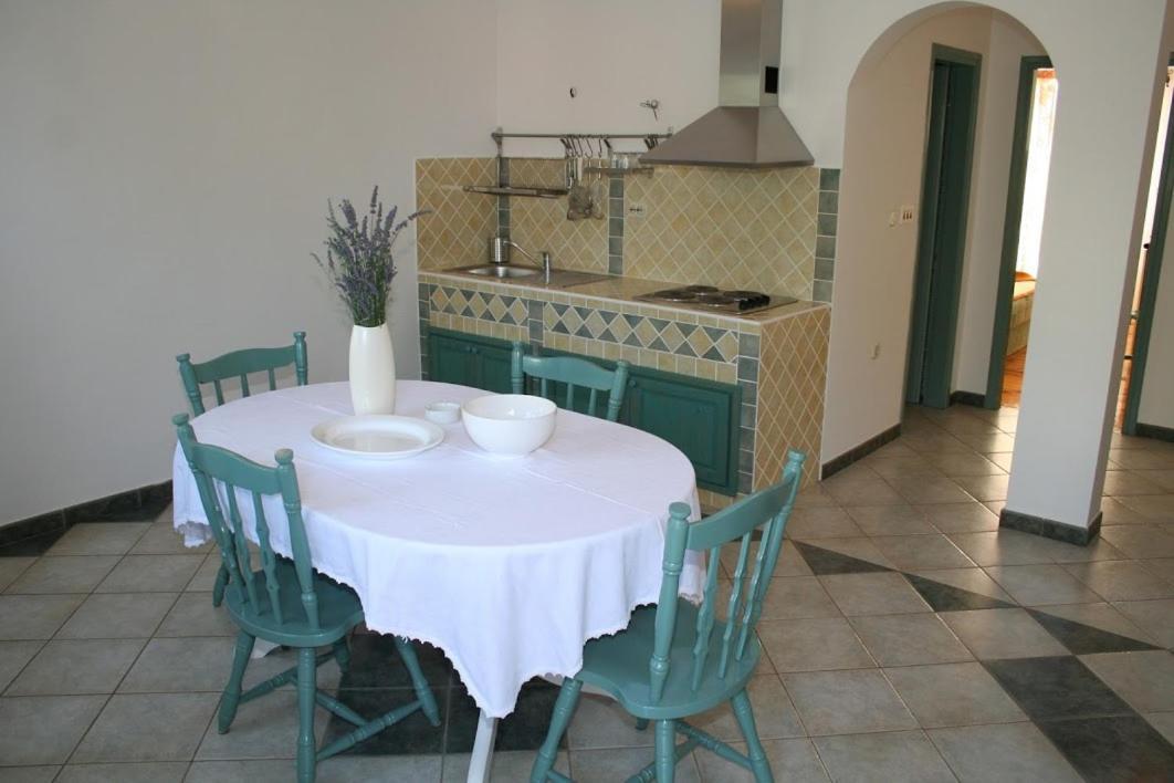 Apartmani Mladina Jelsa  Ngoại thất bức ảnh